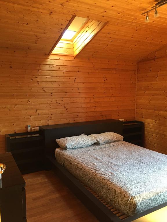 Posteľ alebo postele v izbe v ubytovaní Casa de Madera en Calafell
