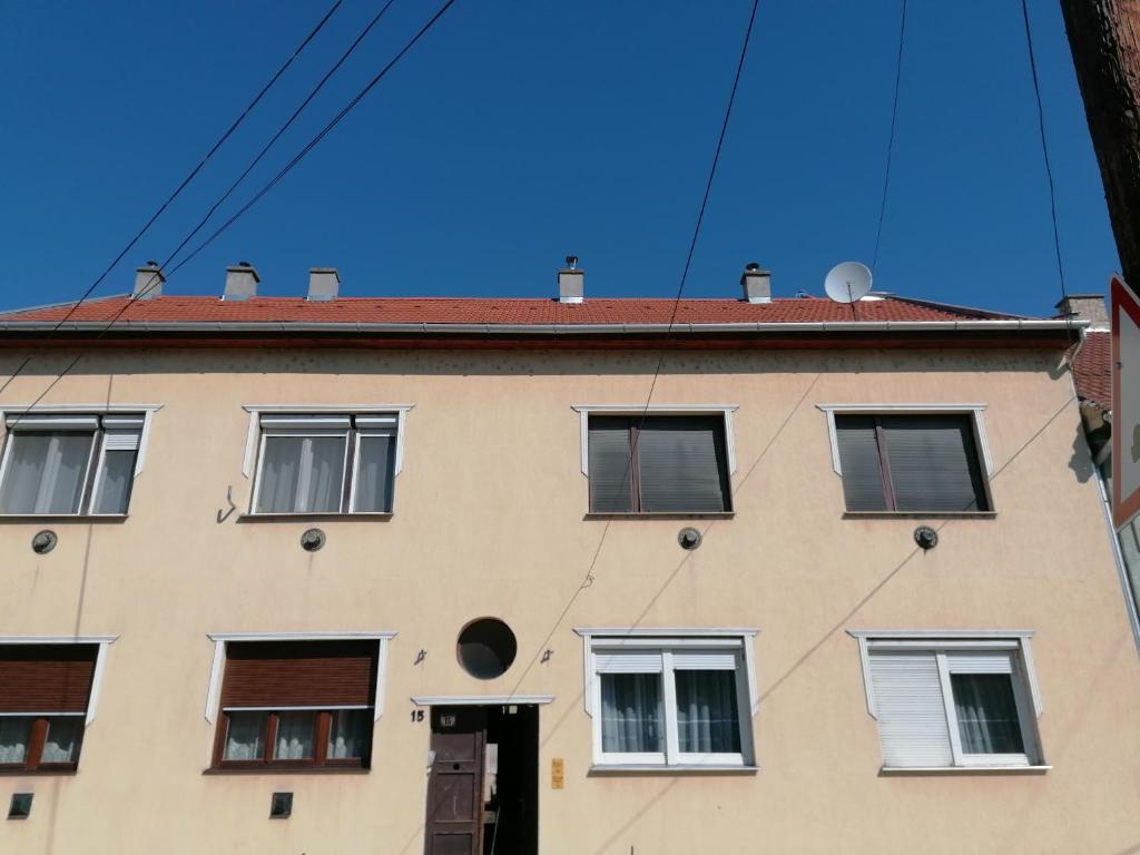 Afbeelding uit fotogalerij van Szatmari Apartman in Miskolc