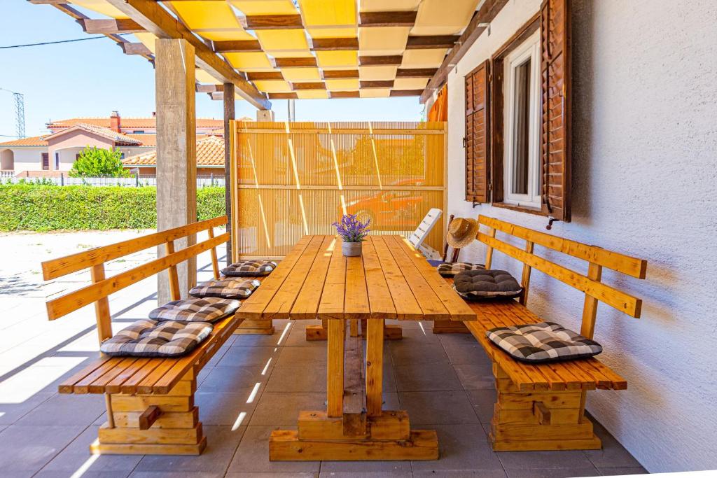 Balkón nebo terasa v ubytování Šjor 2 BDR Apartment w grill