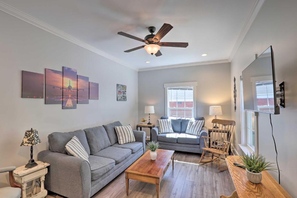 Airplane Hangar Unique Hendersonville Rental!, Hendersonville (updated