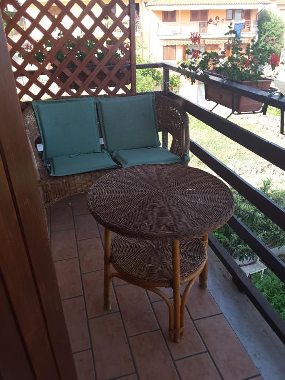 mansarda fiorita - Double Room With Balcony (2 Adults + 1 Child)