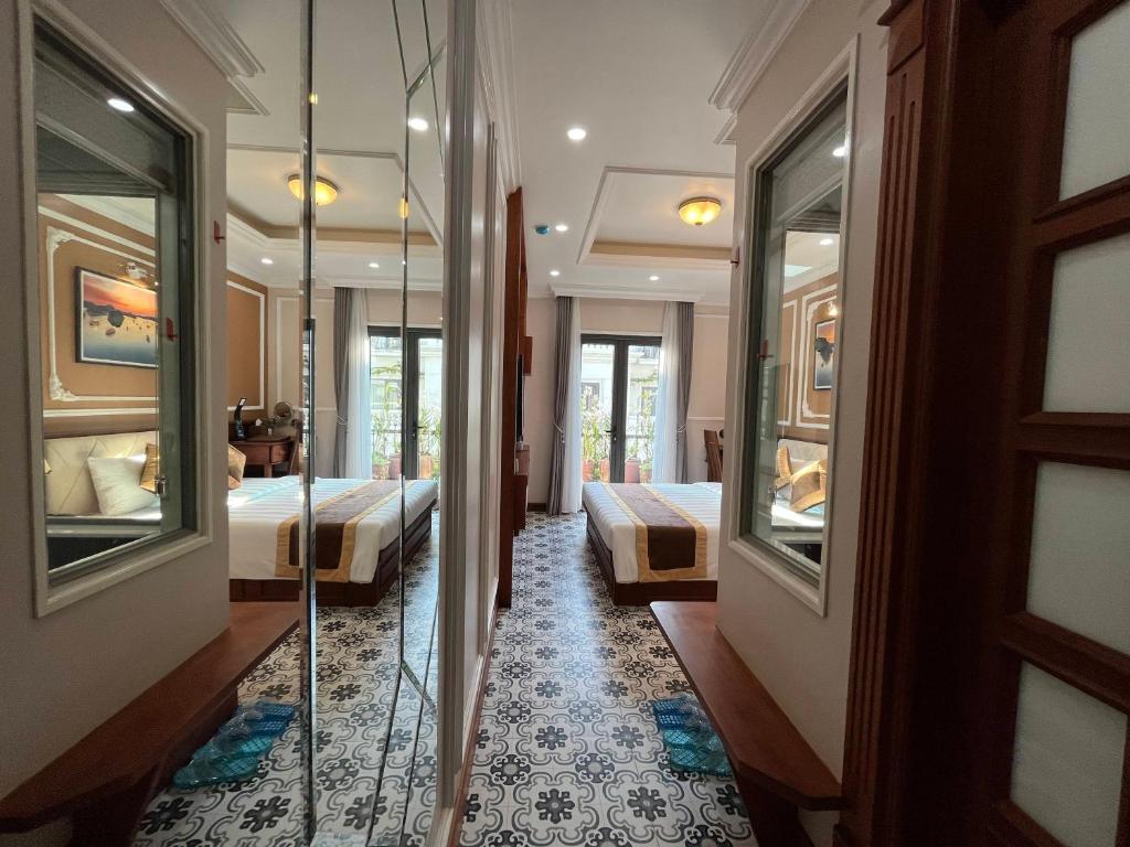 Paris Of Dragon Bay - Deluxe Double Room With Balcony