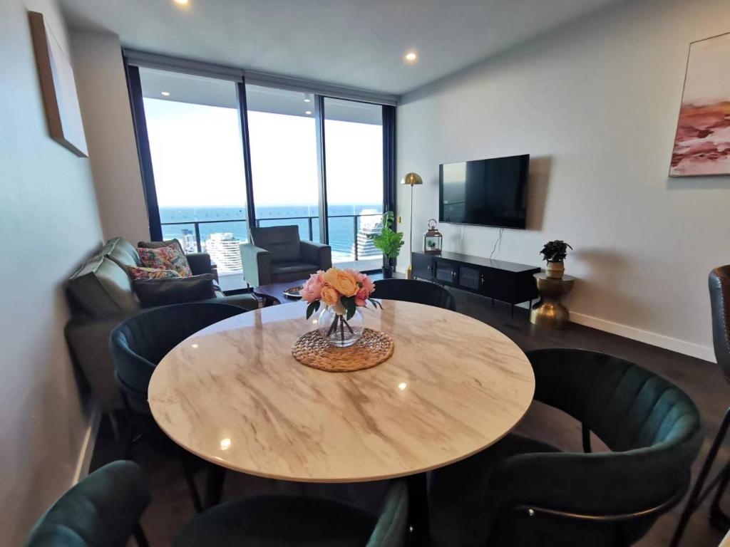 2 Bedroom Luxurious Apartment in Broadbeach Gold Coast next to Pacific Fair with breathtaking Ocean View - GC48