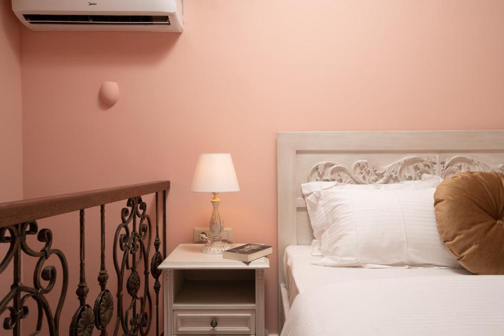 Postel nebo postele na pokoji v ubytování Nobili Boutique Hotel