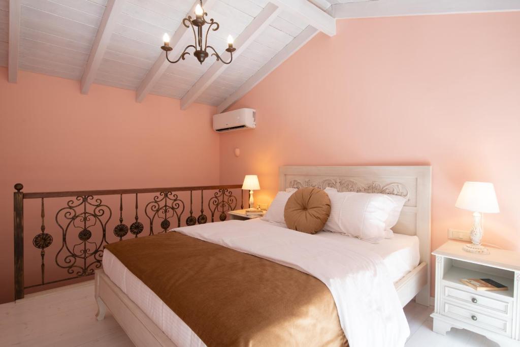 Postel nebo postele na pokoji v ubytování Nobili Boutique Hotel