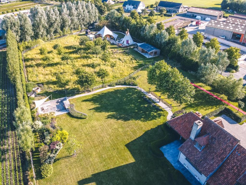 Zahrada ubytování Comfort Tipi Marie, Tipi Bo Deluxe & tent Nicolaï - 'Glamping in stijl'