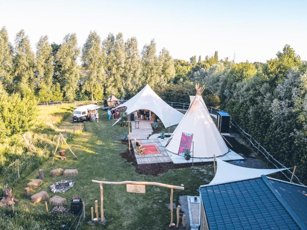 Zahrada ubytování Comfort Tipi Marie, Tipi Bo Deluxe & tent Nicolaï - 'Glamping in stijl'
