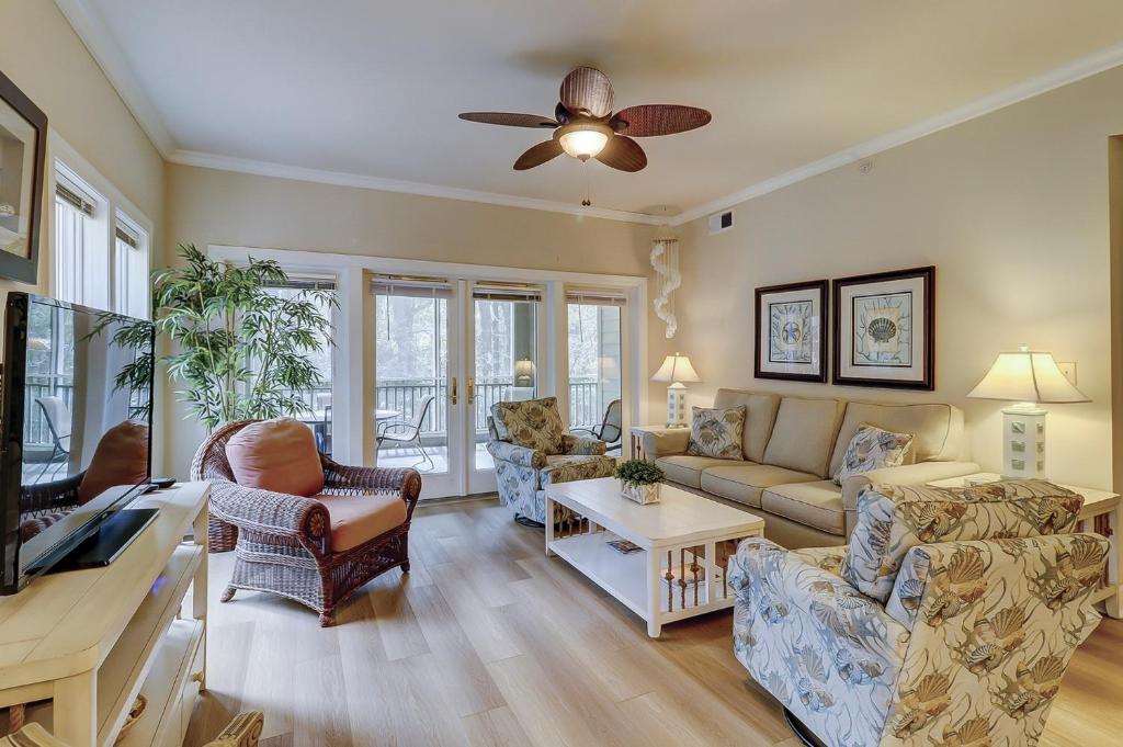 A seating area at 8129 Wendover Dunes