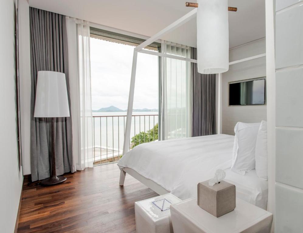 Postel nebo postele na pokoji v ubytování COMO Point Yamu, Phuket