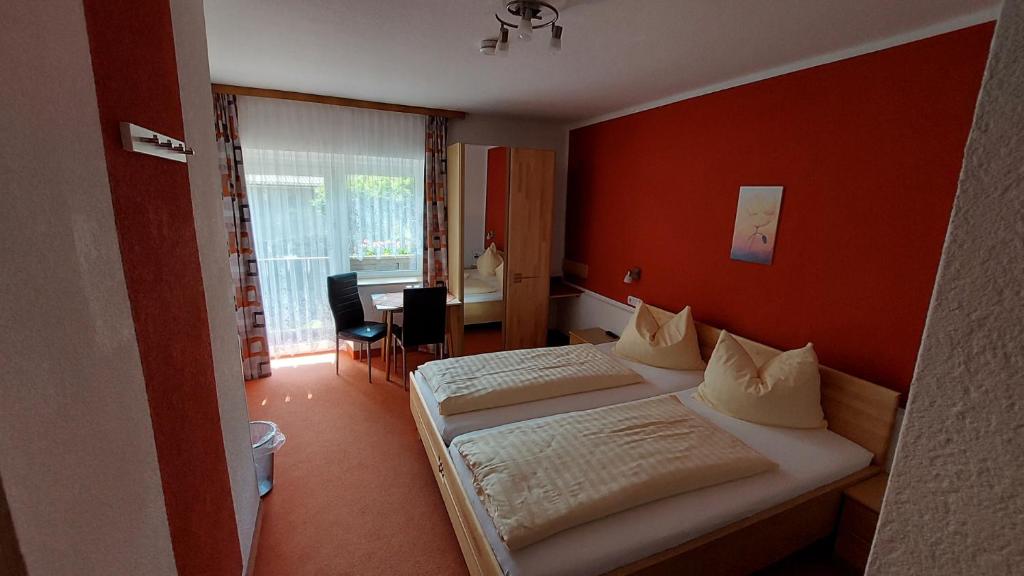 Postel nebo postele na pokoji v ubytování Hotel Pension Oswald