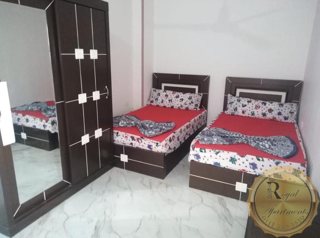 Postel nebo postele na pokoji v ubytování Royal Apartments in Matrouh
