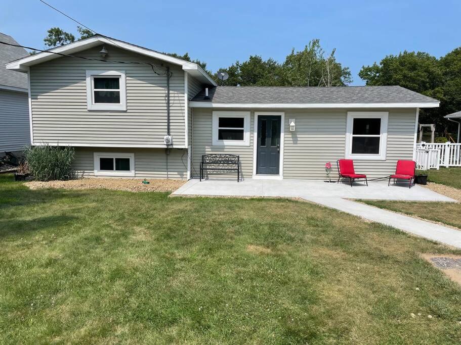 Caseville, MI Cute Sandpoint home, beach access, Caseville (updated