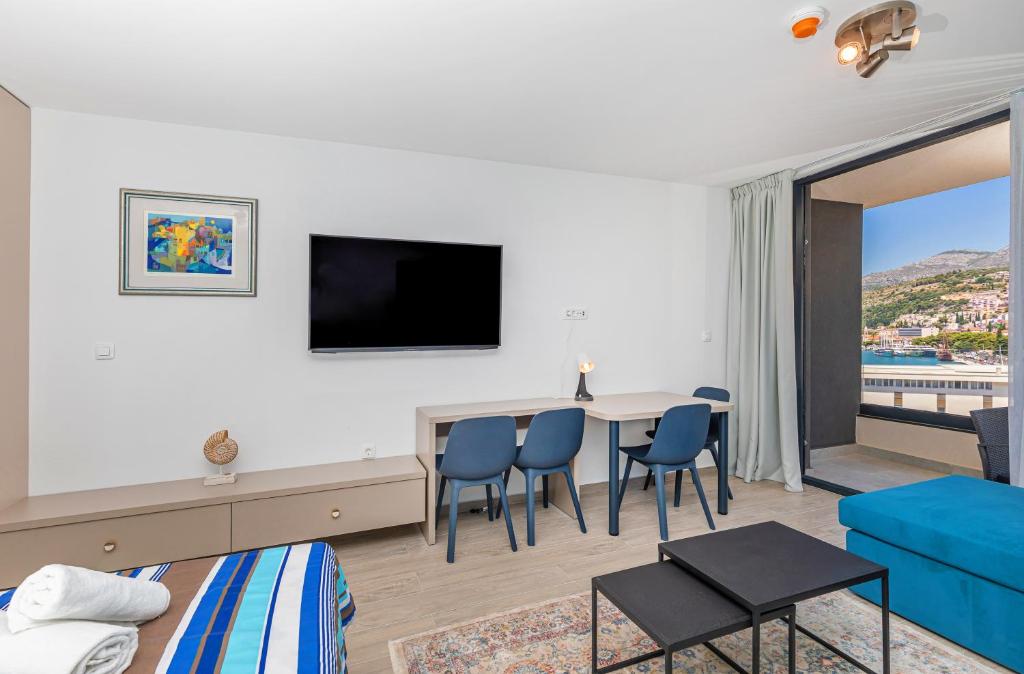 Stella lovely studio with balcony and FREE PARKING
