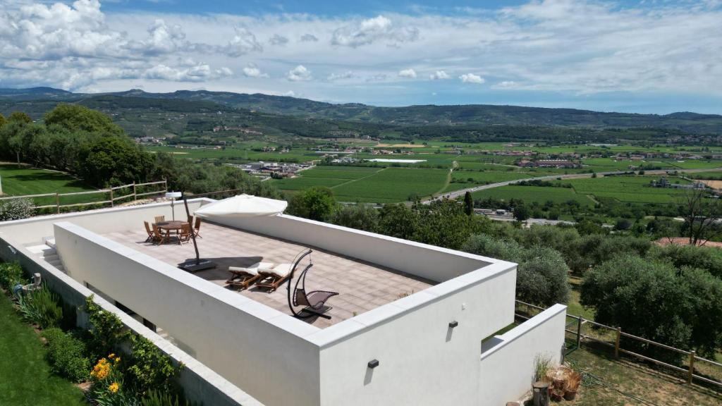 a white house with a view of a valley at Guendalina Suite 2 in Verona
