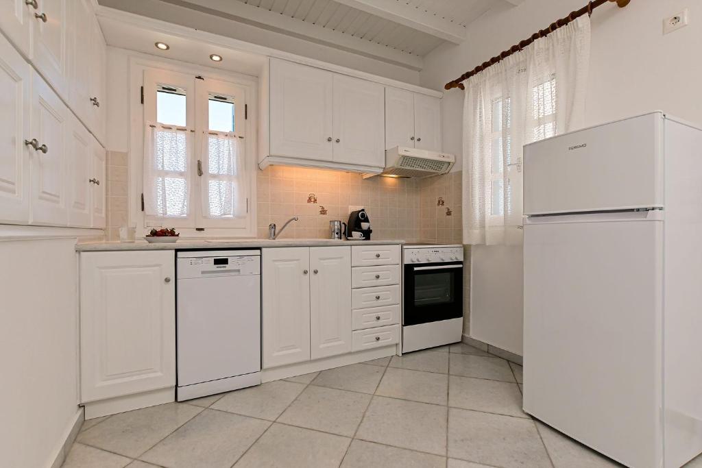 Kuchyň nebo kuchyňský kout v ubytování Naxos Affinity Villas