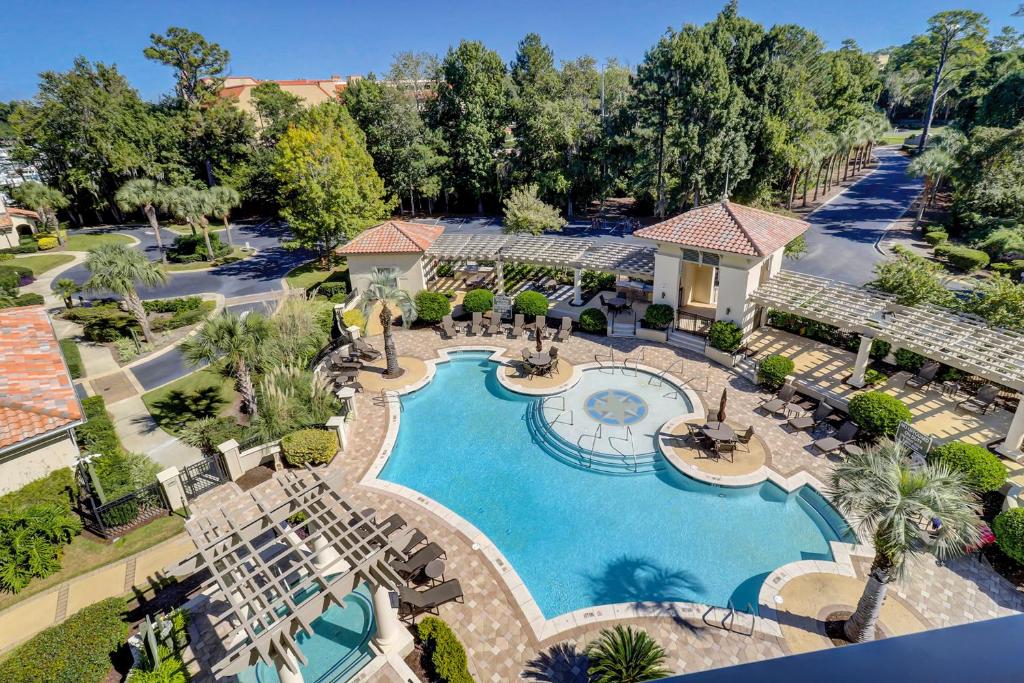 an overhead view of a pool at a resort at 407 Main Sail in Hilton Head Island