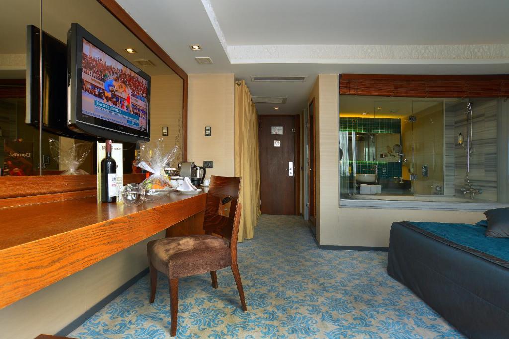 Pera Tulip Hotel - Executive Double Room With Bath And Balcony