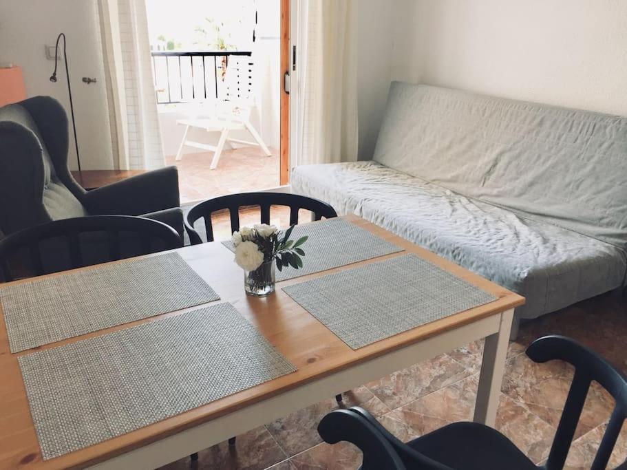 Posedenie v ubytovaní Apartment near La Mata beach