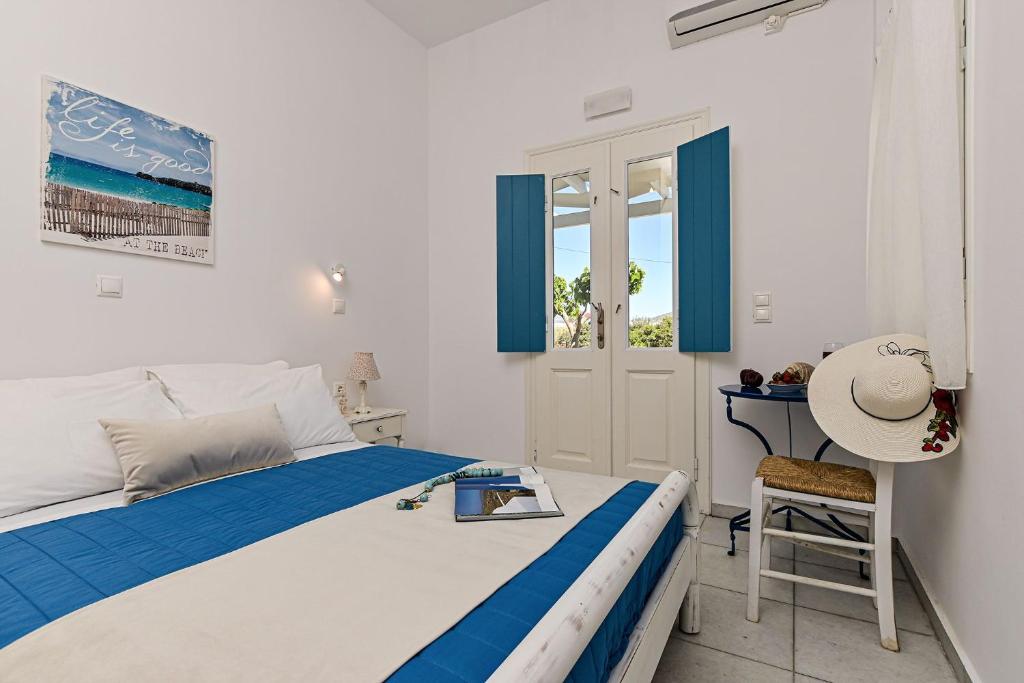 Postel nebo postele na pokoji v ubytování Naxos Affinity Villas
