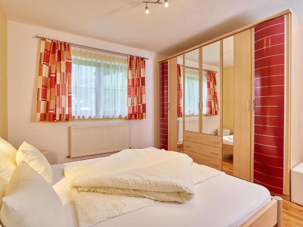 Postel nebo postele na pokoji v ubytování Landhaus Ötztalblick