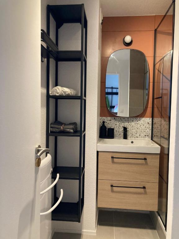 Kúpeľňa v ubytovaní Cabourg T2 Front de Mer - Proche Thalasso