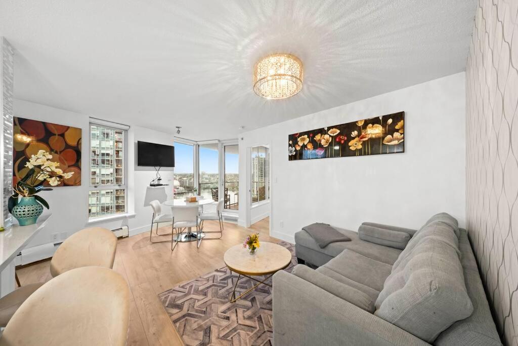 O zonă de relaxare la Water View Condo in Downtown Vancouver (2BR/2Bath)