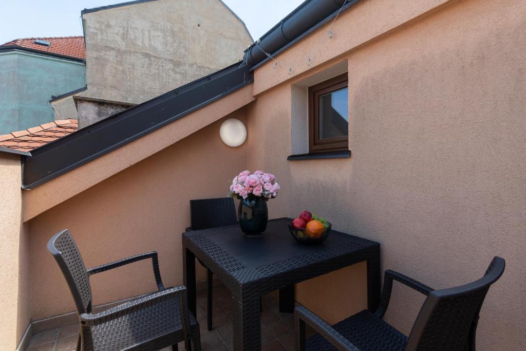 Bohemian Dreams Apartments and Suites by Dwellfort - Resim 35