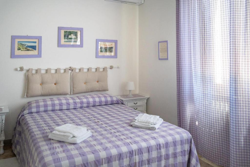 Łóżko lub łóżka w pokoju w obiekcie B&B LA GRADINA