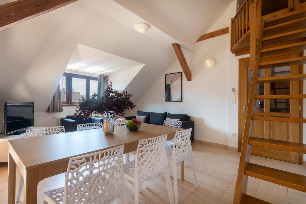 Bohemian Dreams Apartments and Suites by Dwellfort - Resim 41