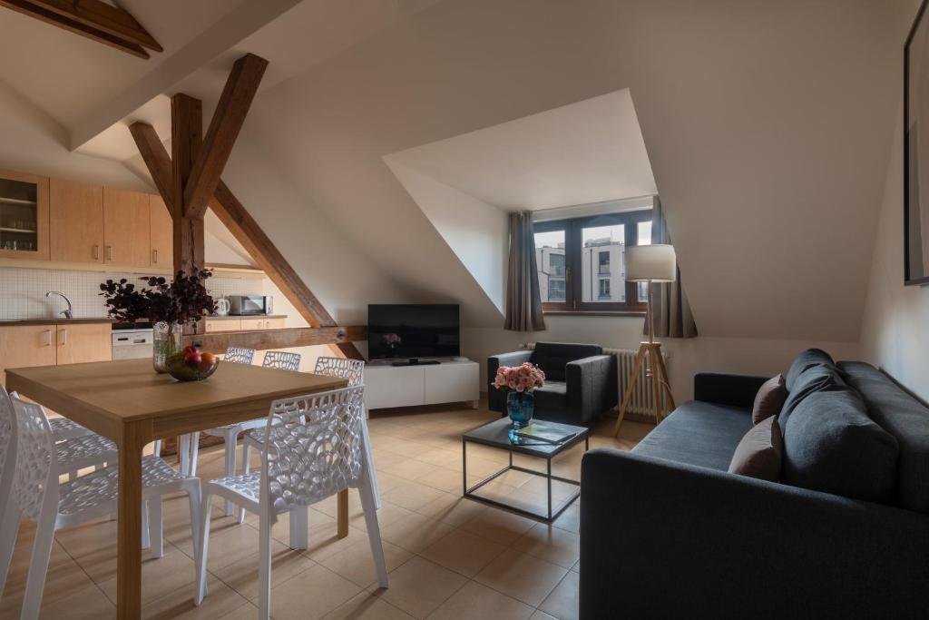 Bohemian Dreams Apartments and Suites by Dwellfort - Resim 15