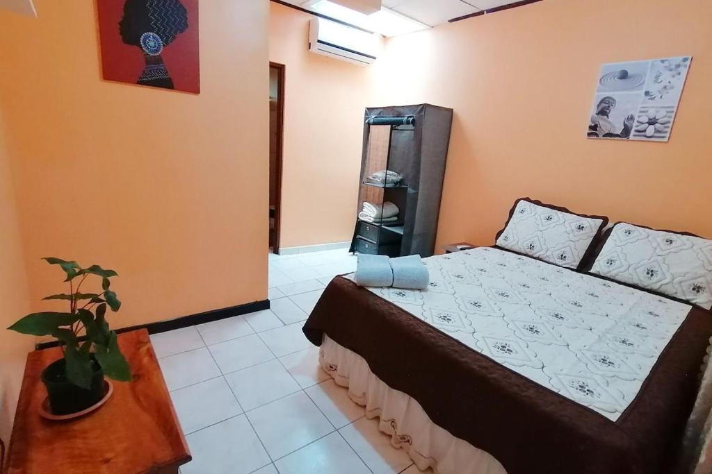 Postel nebo postele na pokoji v ubytování Marta's Guesthouses, apartamentos con entrada autonoma