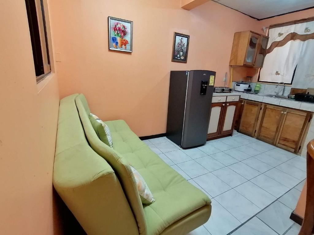 Kuchyň nebo kuchyňský kout v ubytování Marta's Guesthouses, apartamentos con entrada autonoma