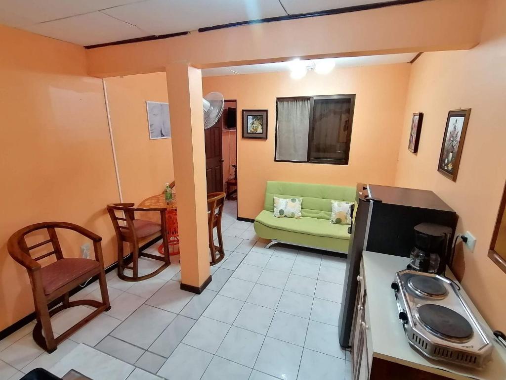 Kuchyň nebo kuchyňský kout v ubytování Marta's Guesthouses, apartamentos con entrada autonoma