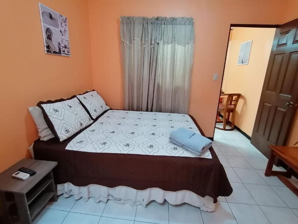 Postel nebo postele na pokoji v ubytování Marta's Guesthouses, apartamentos con entrada autonoma