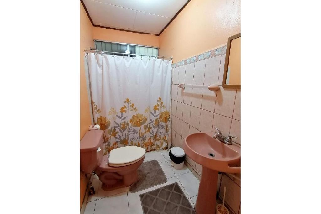 Koupelna v ubytování Marta's Guesthouses, apartamentos con entrada autonoma