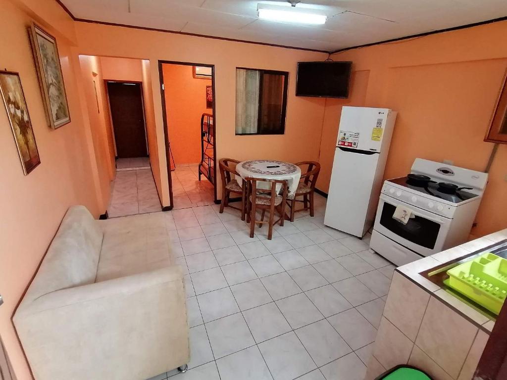 Kuchyň nebo kuchyňský kout v ubytování Marta's Guesthouses, apartamentos con entrada autonoma