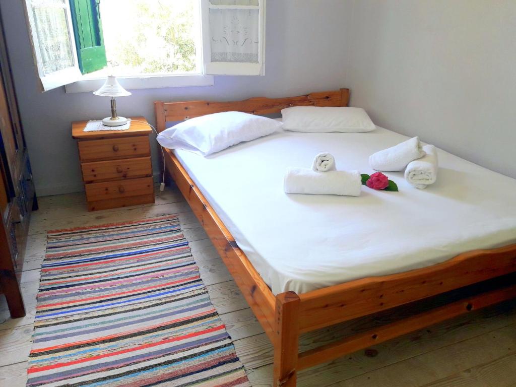 Postel nebo postele na pokoji v ubytování Grandmas Cottage