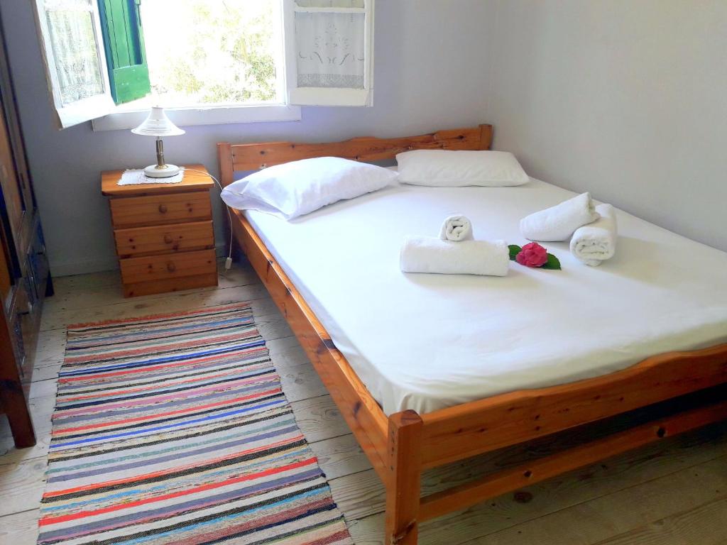 Posteľ alebo postele v izbe v ubytovaní Grandmas Cottage