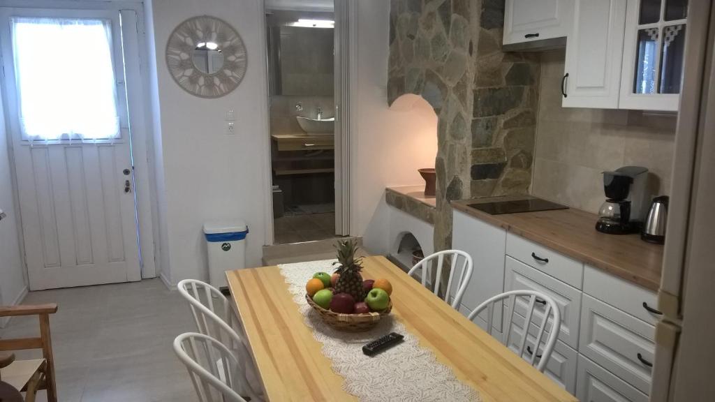 Kuchyň nebo kuchyňský kout v ubytování Eleni's traditional house