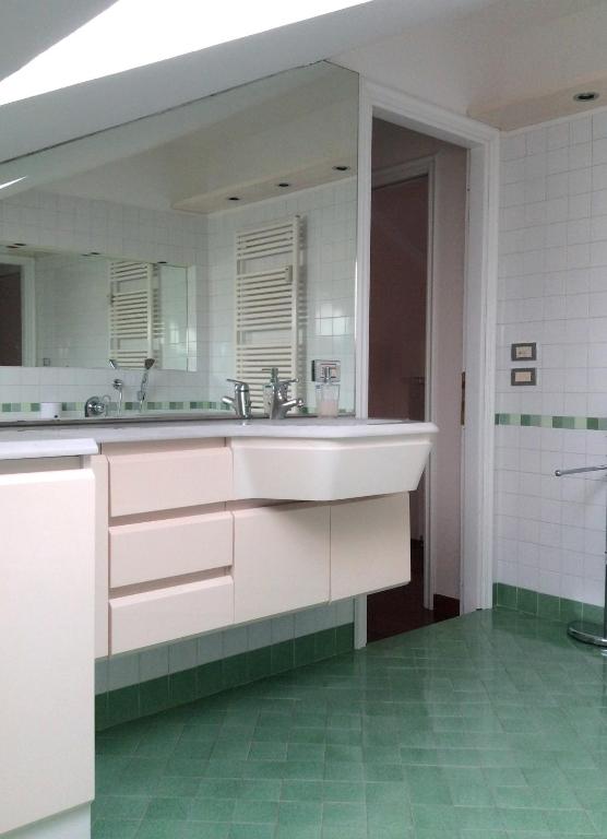 Kúpeľňa v ubytovaní Apartment La Mansarda