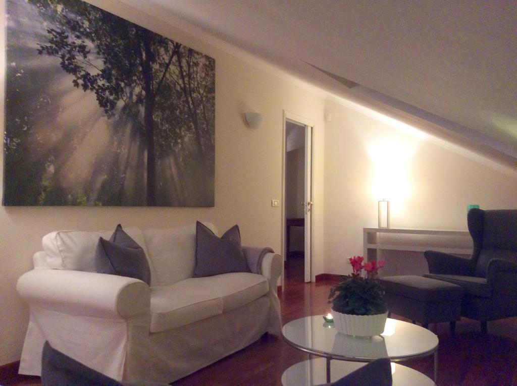 Posedenie v ubytovaní Apartment La Mansarda
