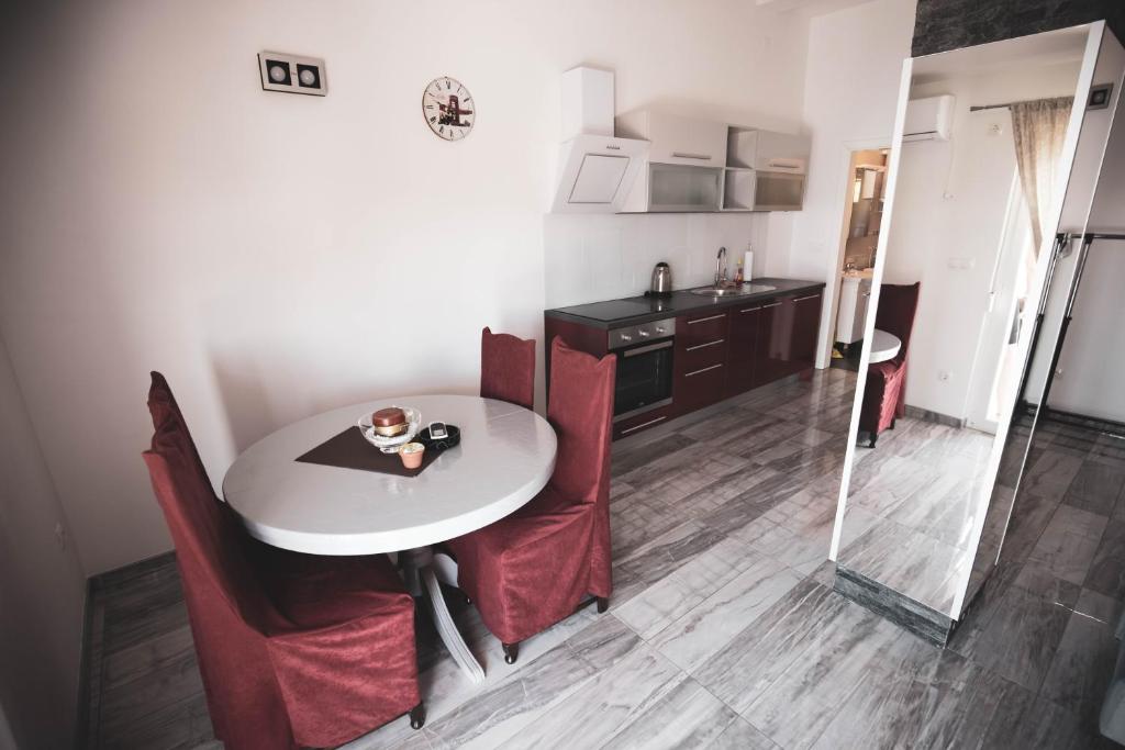 Kuchyň nebo kuchyňský kout v ubytování Apartments Julia & Nika