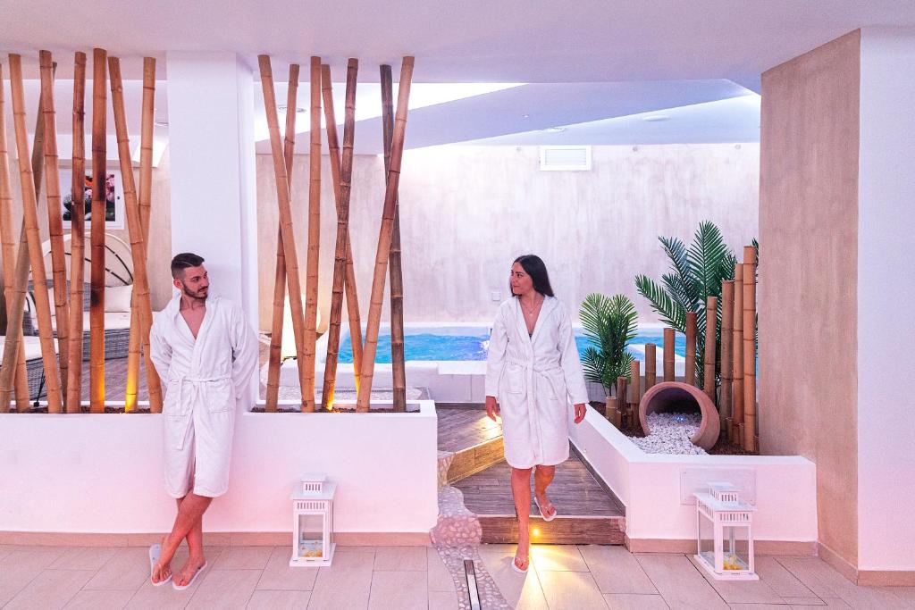 Hostia v ubytovaní Royal Sunset Hotel