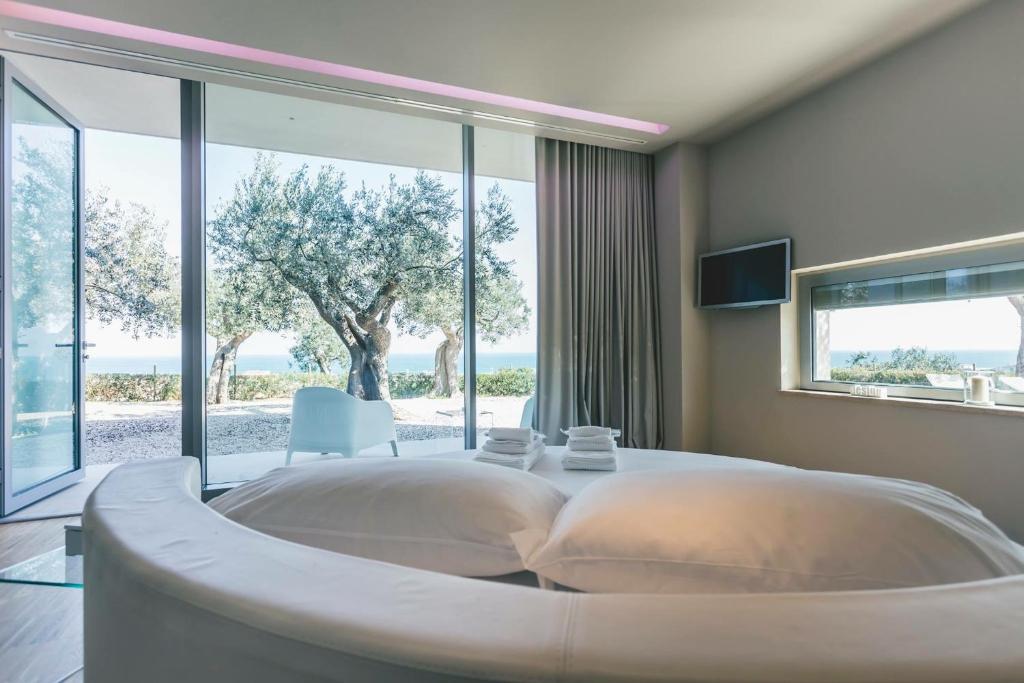 Postel nebo postele na pokoji v ubytování ALKIMIA boutique hotel