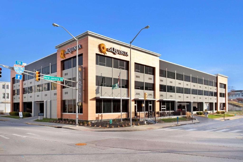 a large building with a sunoco sign on it at an intersection at La Quinta Inn & Suites by Wyndham Indianapolis Downtown in Indianapolis