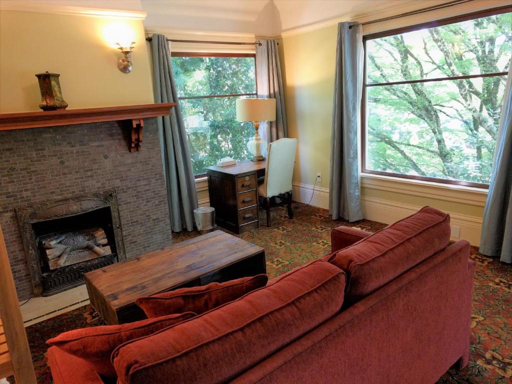 a living room with a couch and a fireplace at Evermore Guesthouse in Portland