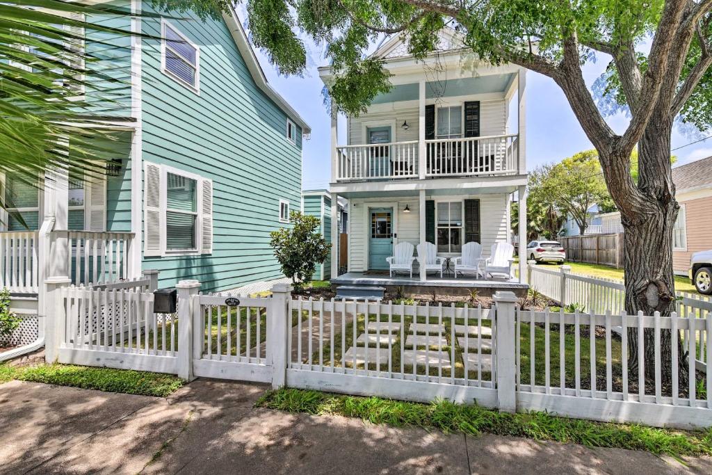 Historic Galveston Home Walk to The Strand!, Galveston (updated prices