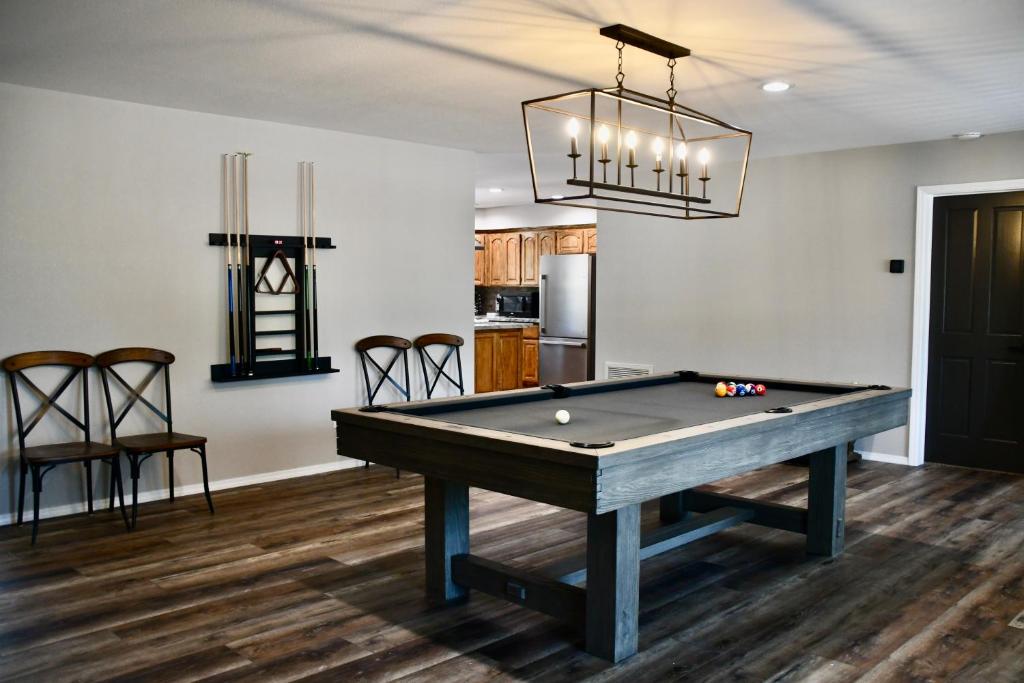 a living room with a pool table in it at Glenwood Pines in Flagstaff