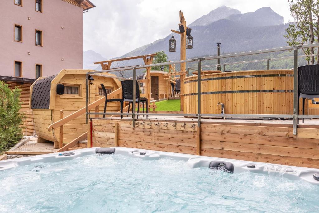 Nespecifikovaný výhled na hory nebo výhled na hory při pohledu z hotelu