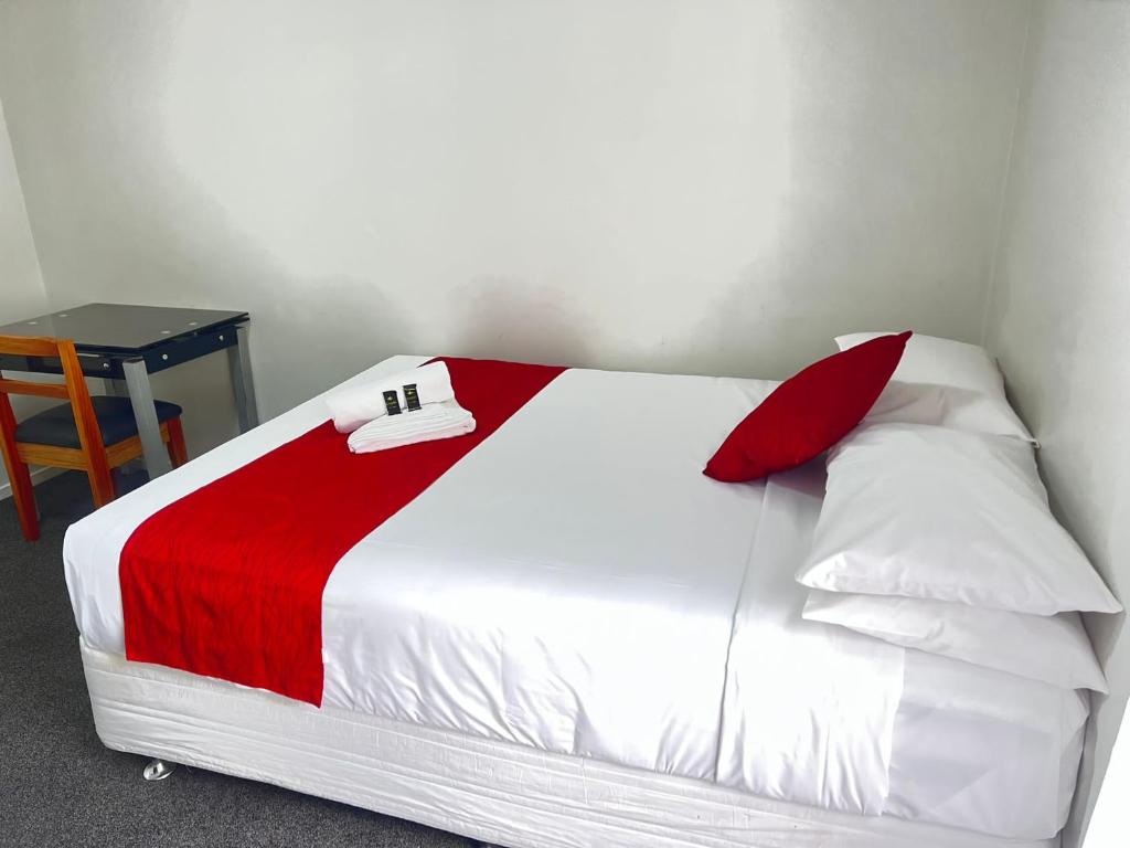 Postel nebo postele na pokoji v ubytování Dash Motel, Papakura